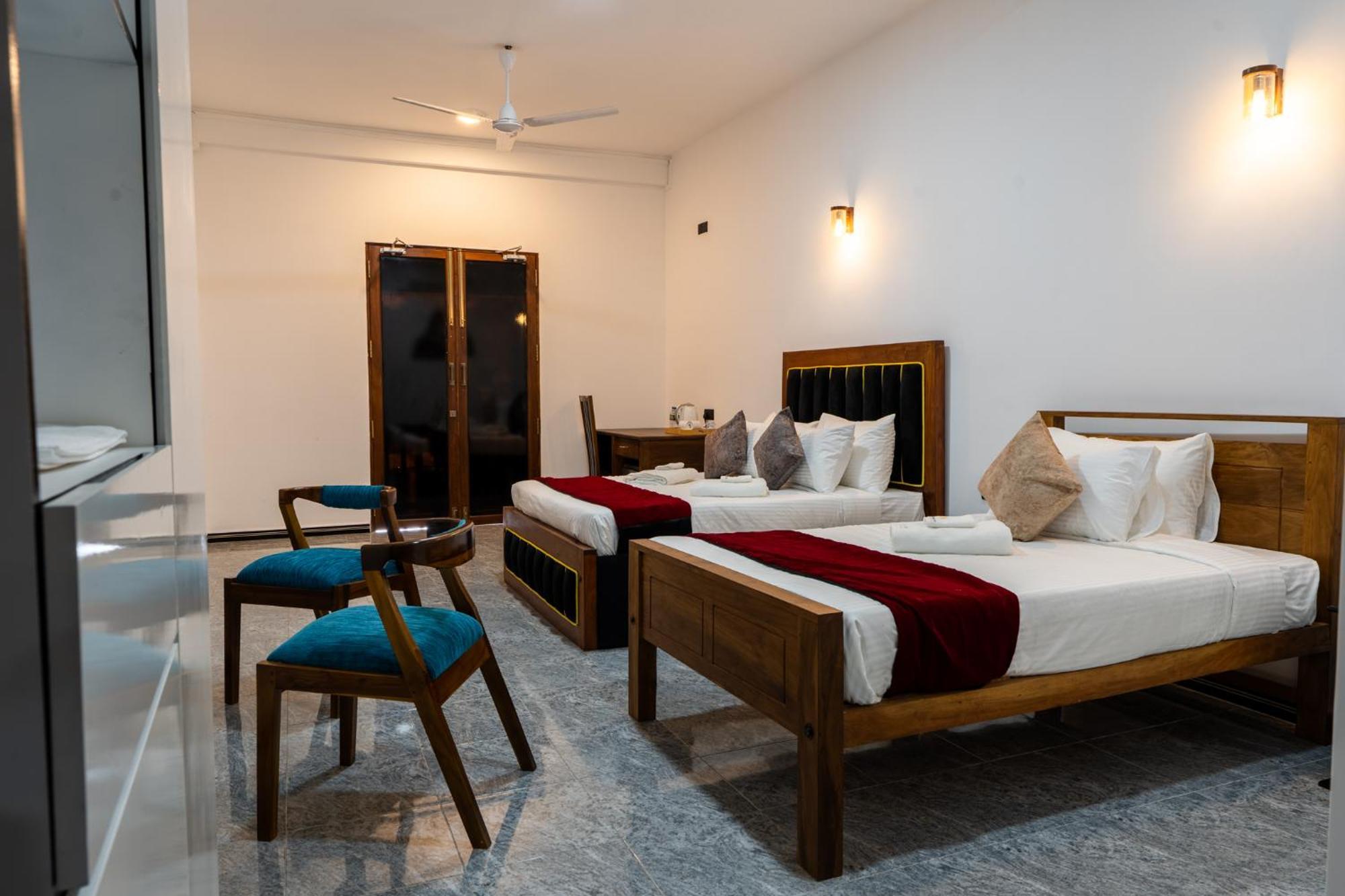 Golden Stars Hotel 담불라 외부 사진