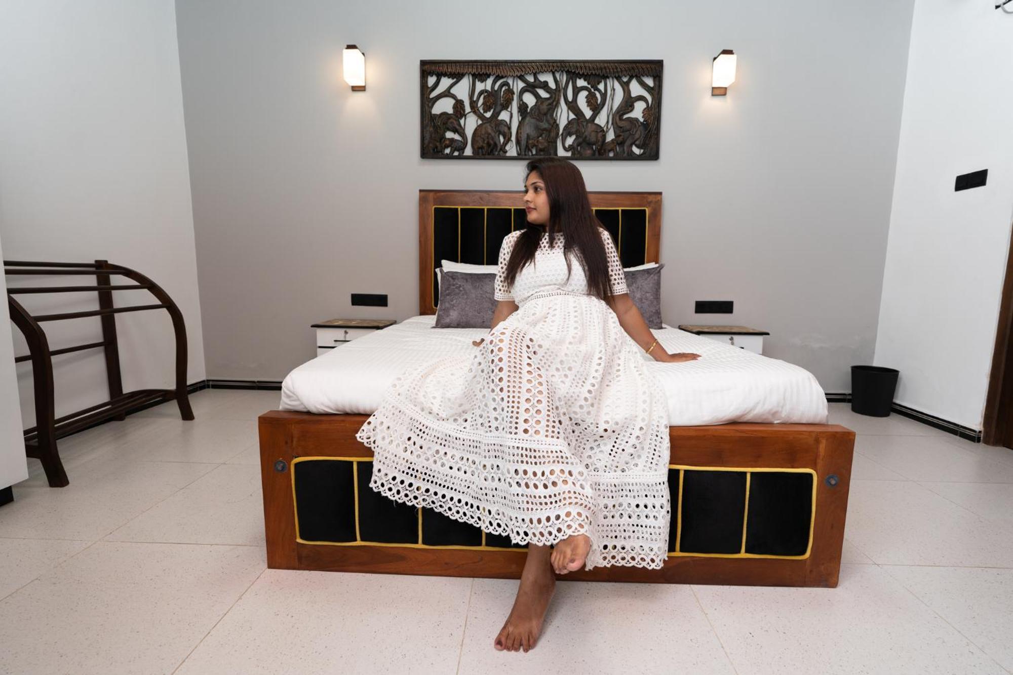 Golden Stars Hotel 담불라 외부 사진