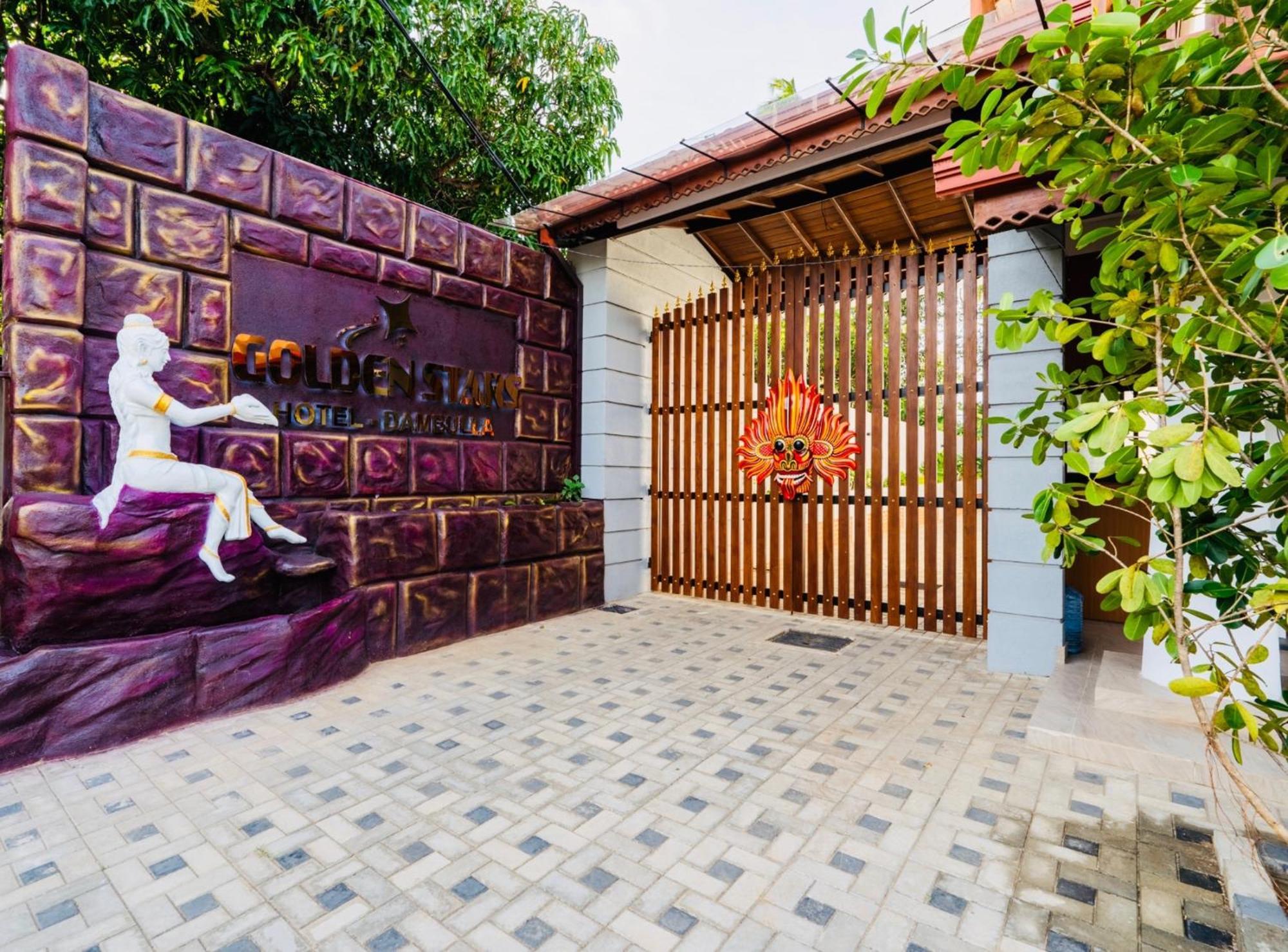 Golden Stars Hotel 담불라 외부 사진